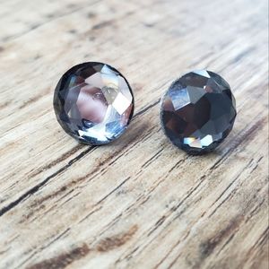 ❤️2/$10 Grey glass mirrored stud earrings